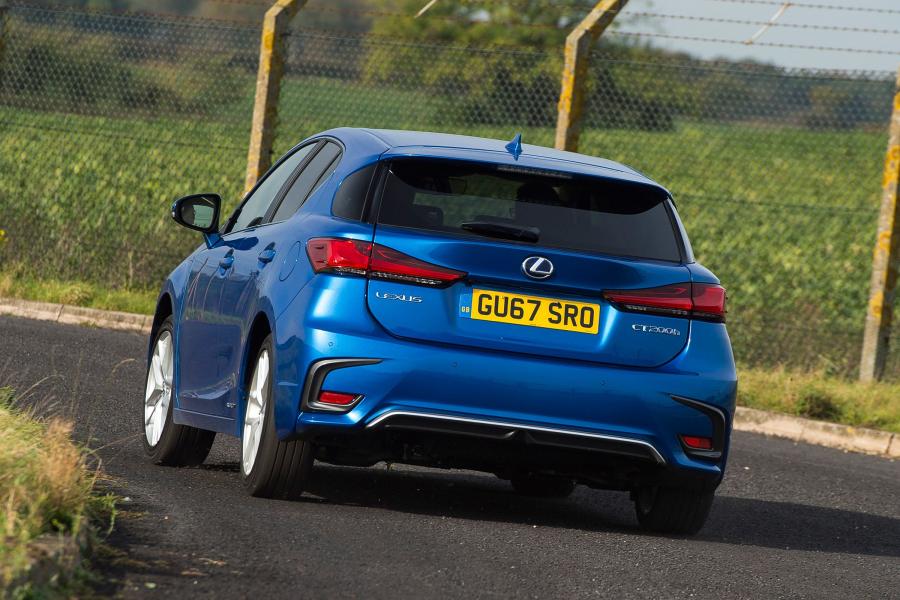  Lexus CT200h 2017 года  (UK) (фото 8 из 38)